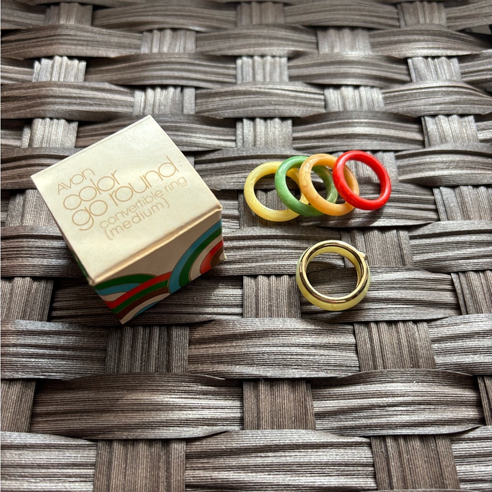 Avon Color Go Round Ring Set